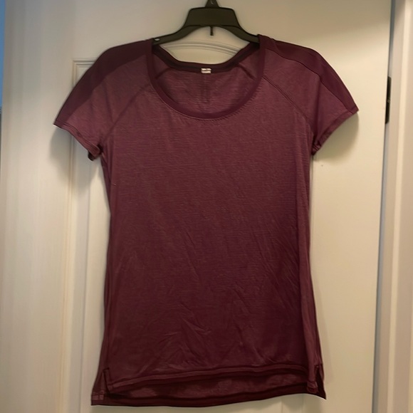 Lululemon tshirt - Picture 1 of 3